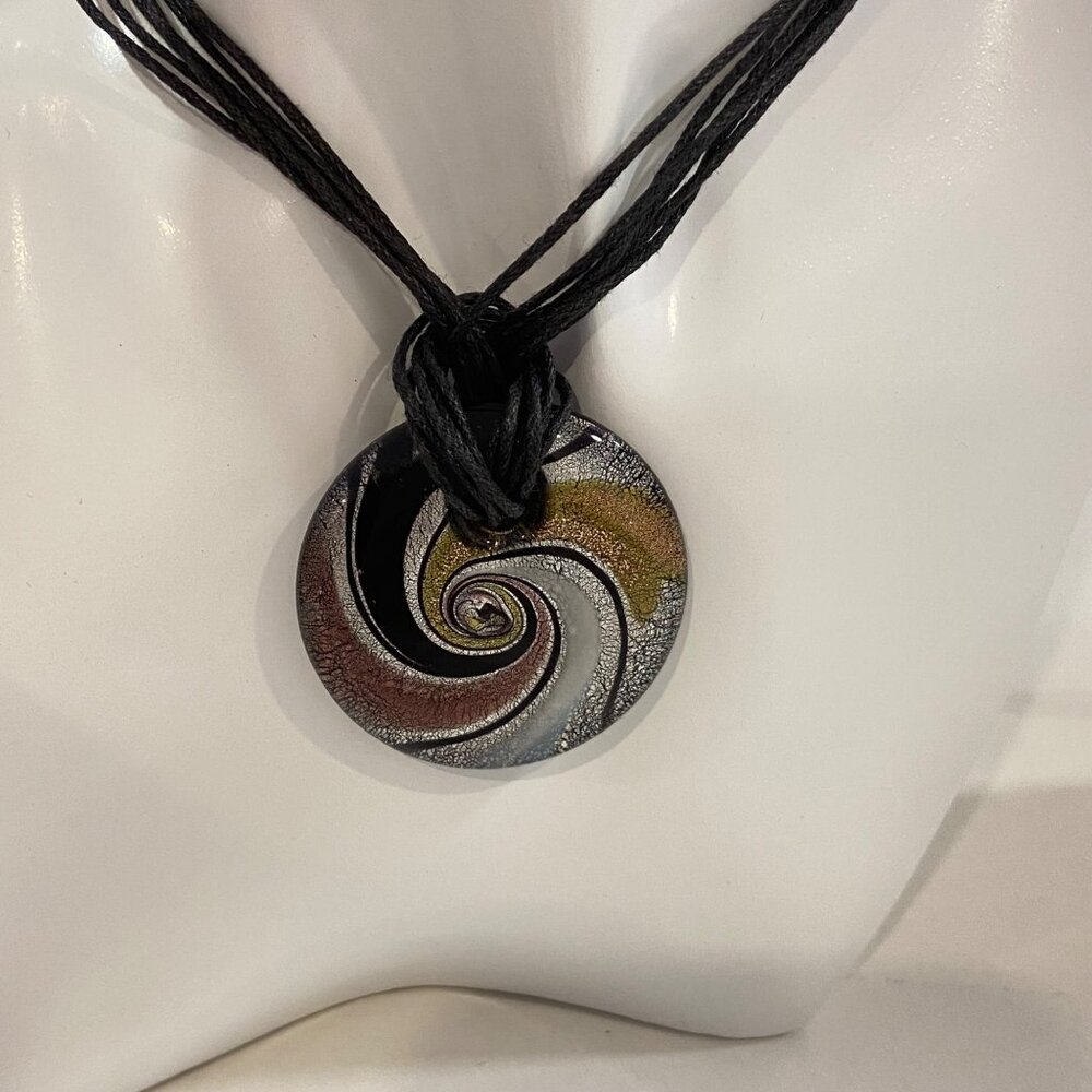 Handcrafted Swirl Pattern Pendant Necklace & Matching Earrings Set With Multicol